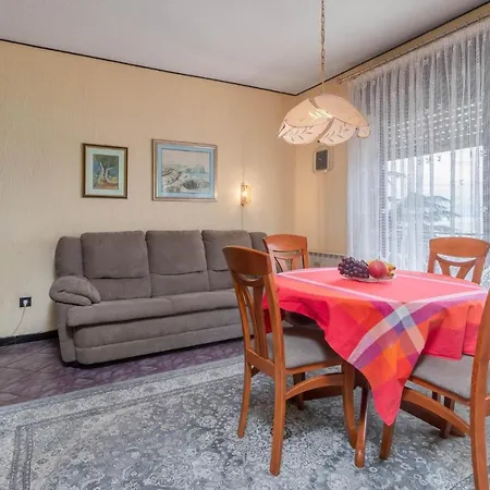 2 Bedroom Stunning In Crikvenica